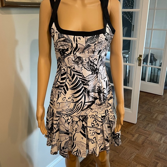 New with tags black-and-white multistrap Karen Millen minidress, size 8 (US) - Picture 5 of 14